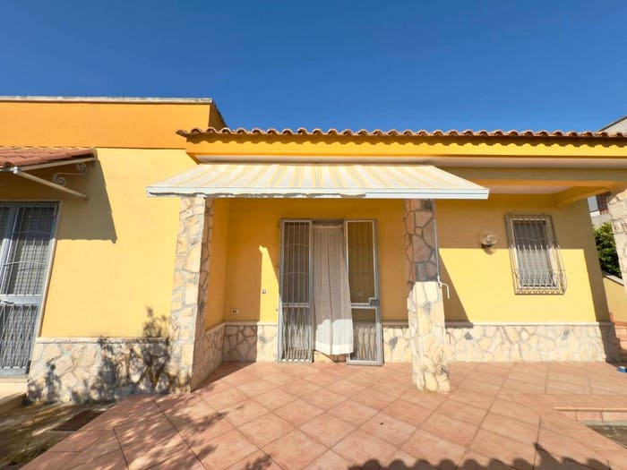 Casa quadrilocale in vendita in Viale Delfino, San Foca, Melendugno