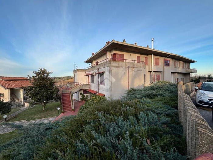 Appartamento quadrilocale in vendita in Via Giuseppe de Vincenzi, Centro, Notaresco