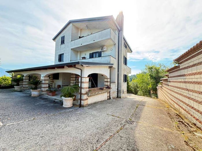 Casa con 6 locali in vendita in Strada Provinciale Santa Lucia Montegarofalo, Caiazzo
