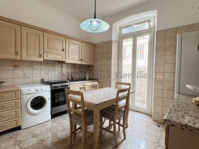 Appartamento trilocale in vendita in Via Giovanni Boccaccio, Centro, Loano