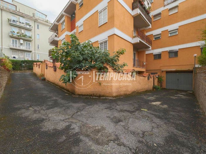Appartamento trilocale in vendita in Via Cassia C, Tomba di Nerone, Roma