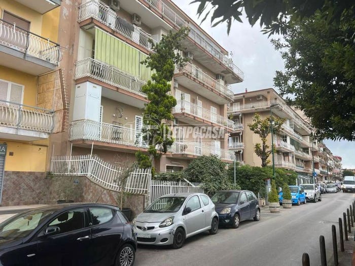 Appartamento trilocale in vendita in Via Vicinale San Donato, Pianura, Napoli