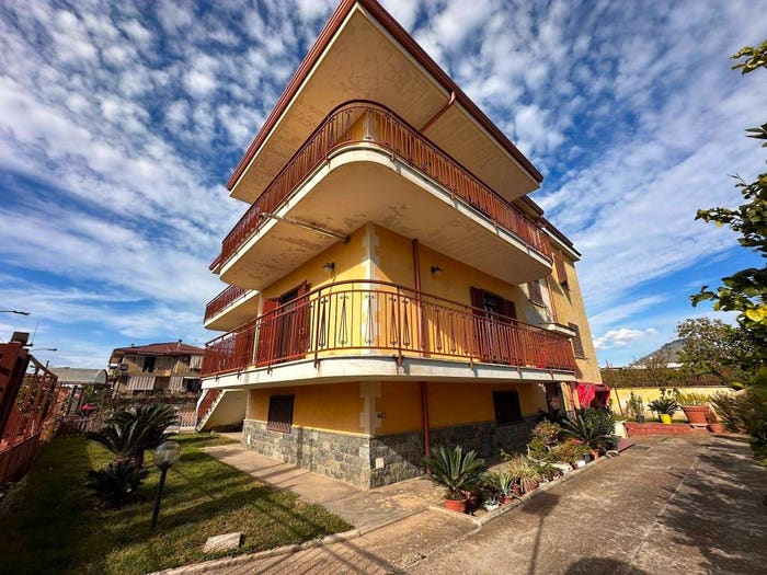 Casa con 6 locali in vendita in Via Cancello, Centro, Maddaloni