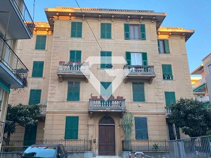 Appartamento quadrilocale in vendita in Via Antonio Fogazzaro, Centro, Loano