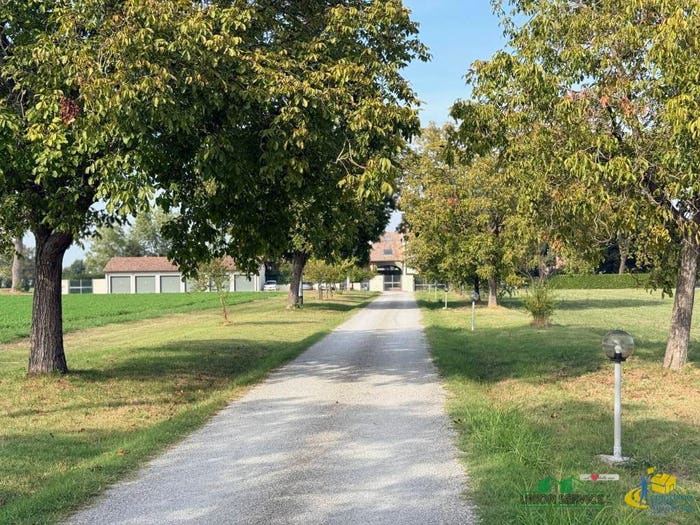 Appartamento con 5 locali in vendita in Strada Valera di Sopra, Ospedale Volturno, Parma