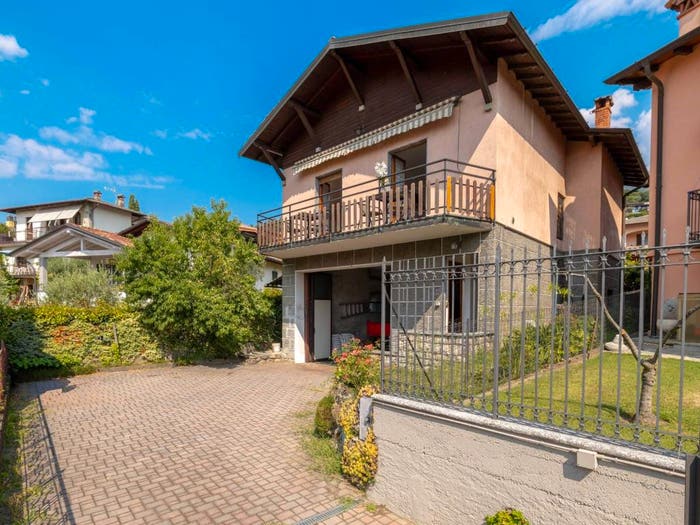 Casa con 6 locali in vendita in Via Luigi Cadorna, Centro, Menaggio