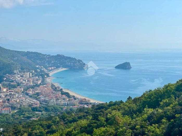 Casa con 6 locali in vendita in Regione Costa, Voze, Noli