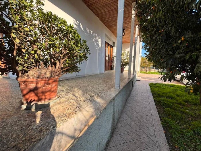 Casa con 6 locali in vendita in Marina di Massa Centro, Massa