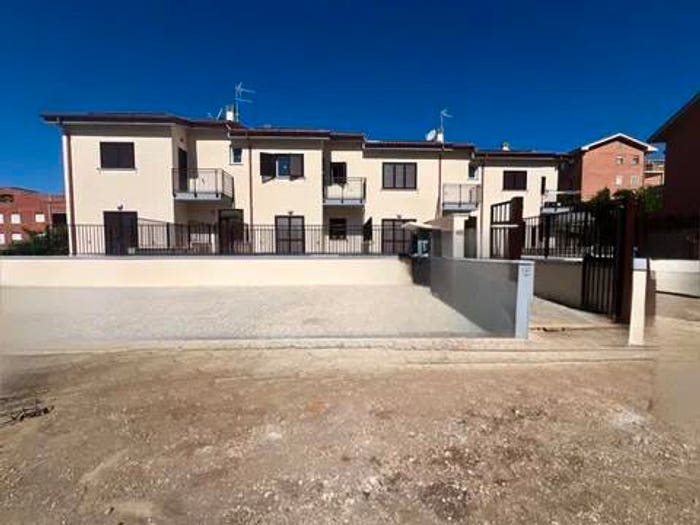 Appartamento trilocale in vendita in Via Giovanni Falcone, Centro, Lanuvio