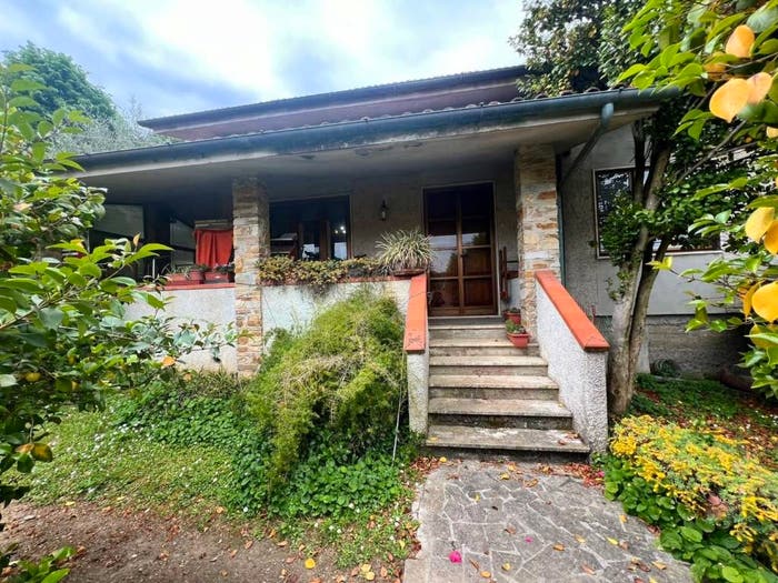 Casa con 6 locali in vendita in Via del Cimitero di Vorno, Vorno, Capannori