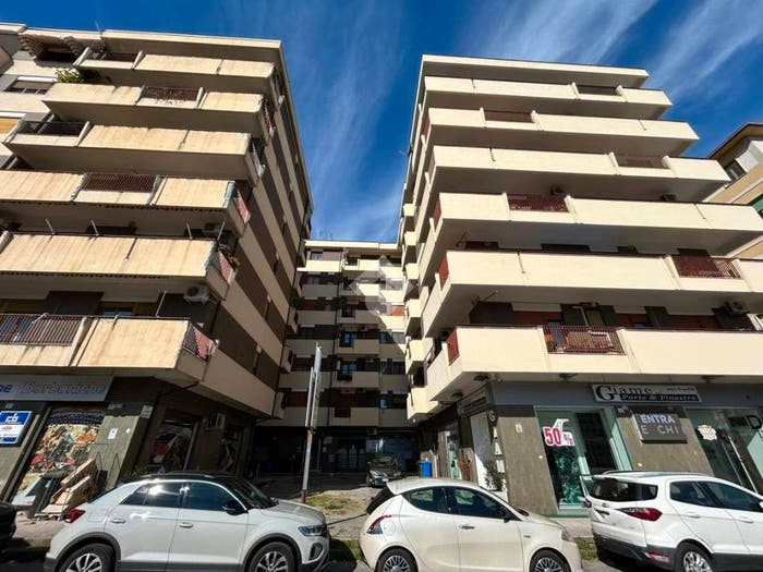 Appartamento quadrilocale in vendita in Via Edoardo e Mario Cristofaro, Panebianco Tribunale, Cosenza