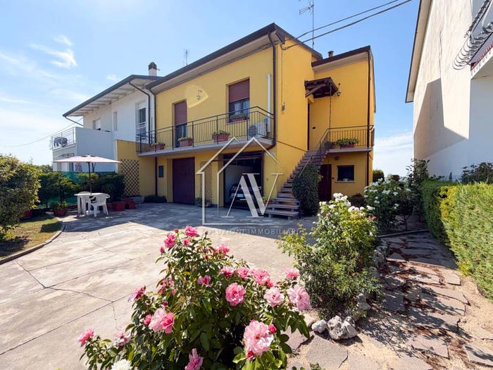 Casa con 6 locali in vendita in Via Mandriole, Sant'Alberto, Ravenna