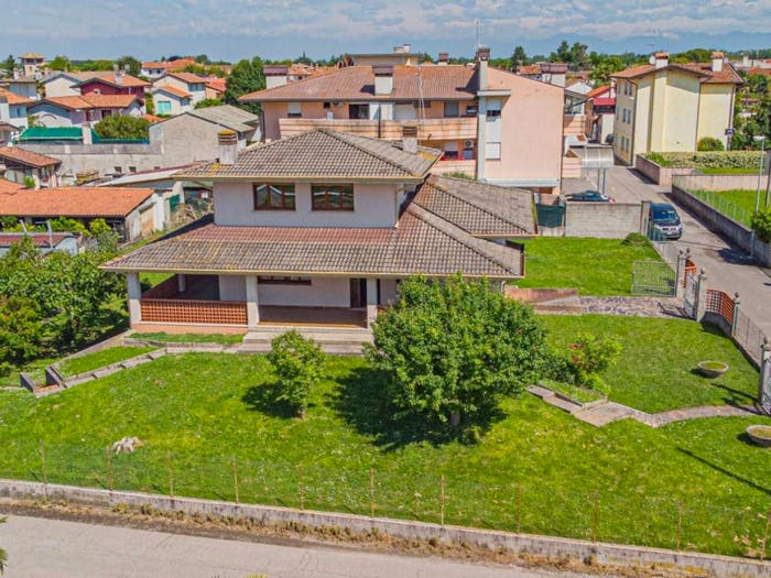 Casa con 5 locali in vendita in Via Armando Diaz, Rivignano, Rivignano Teor