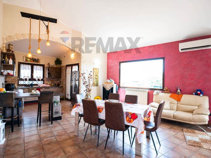 Casa con 6 locali in vendita in Via Silvio Pellico, Lavinaio Monterosso, Aci Sant'Antonio