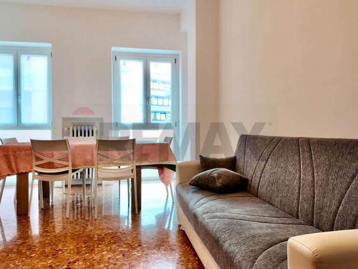 Appartamento con 6 locali in vendita in Via Piave, Cavour, Ancona