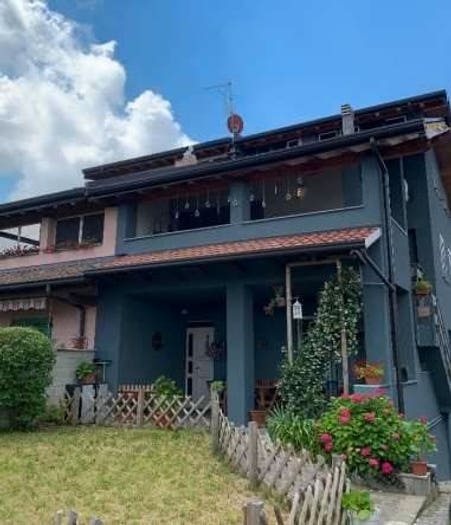 Casa quadrilocale in vendita in Via Ruggero Leoncavallo, Canegrate
