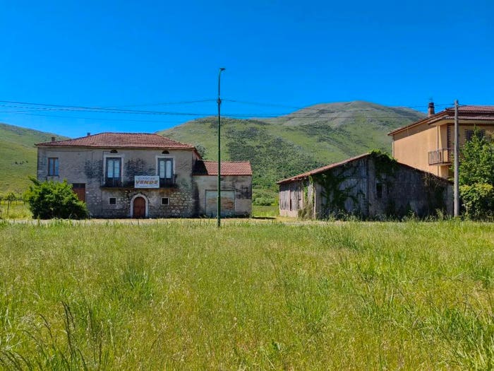 Casa con 6 locali in vendita in Via Matinella, Teggiano