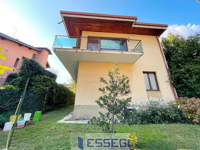 Casa con 6 locali in vendita in Via Clerici, Centro, Erba