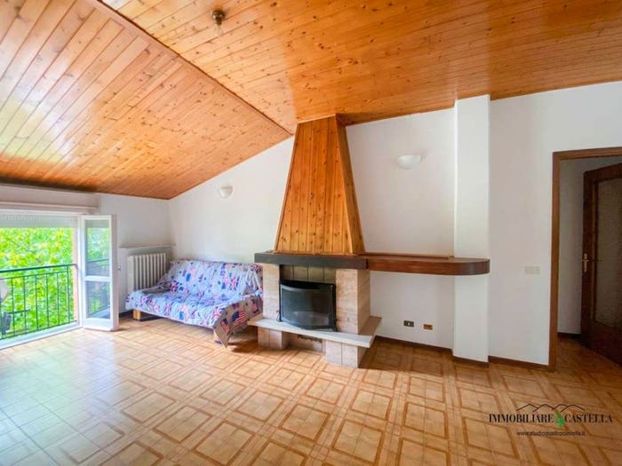 Appartamento trilocale in vendita in via VALCAVI, Centro, Casina