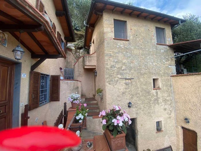Casa con 6 locali in vendita in Camaiore Paese, Camaiore
