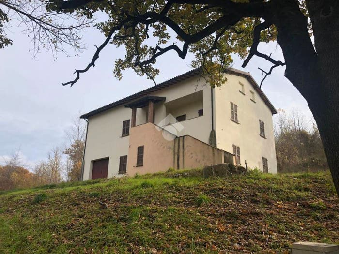 Casa quadrilocale in vendita in Via Largnano, Nocera Umbra