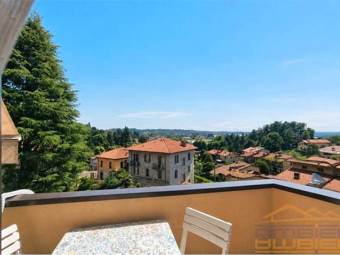 Appartamento trilocale in vendita in via Garibaldi, Centro, Barzanò
