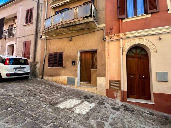 Casa bilocale in vendita in Via Alfonso Lamarmora, Centro, Osilo