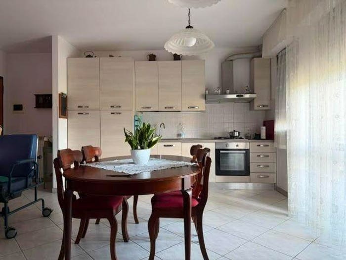 Appartamento trilocale in vendita in Via dei Martiri, Centro, Calcinaia