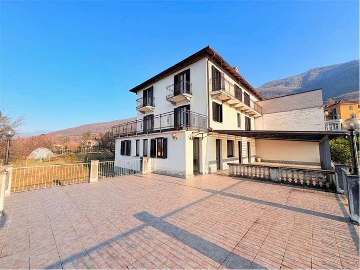 Casa con 6 locali in vendita in Centro, Porto Valtravaglia
