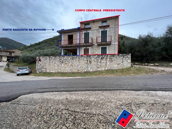 Casa con 6 locali in vendita in VIA VALLE VIGNA, Fondi