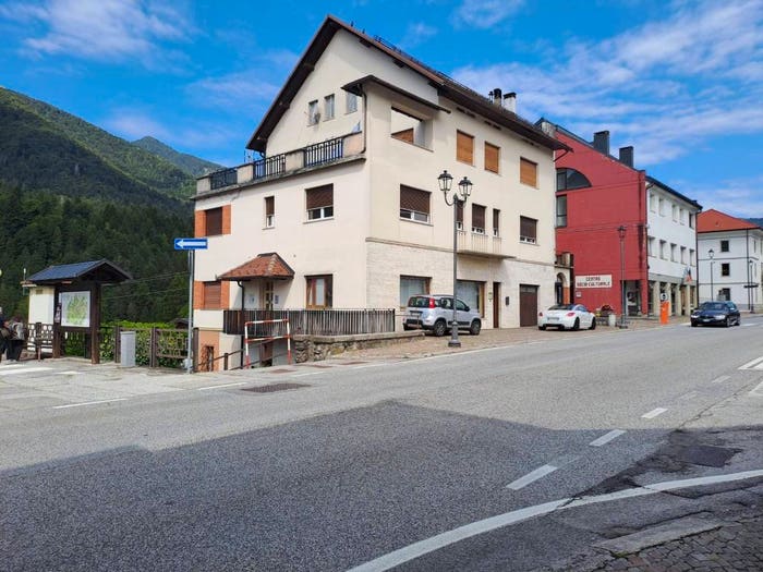 Appartamento con 6 locali in vendita in Centro, Ovaro