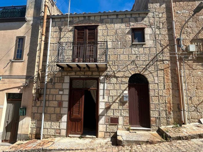 Casa quadrilocale in vendita in Via Discesa Chiesa, Centro, Bompietro