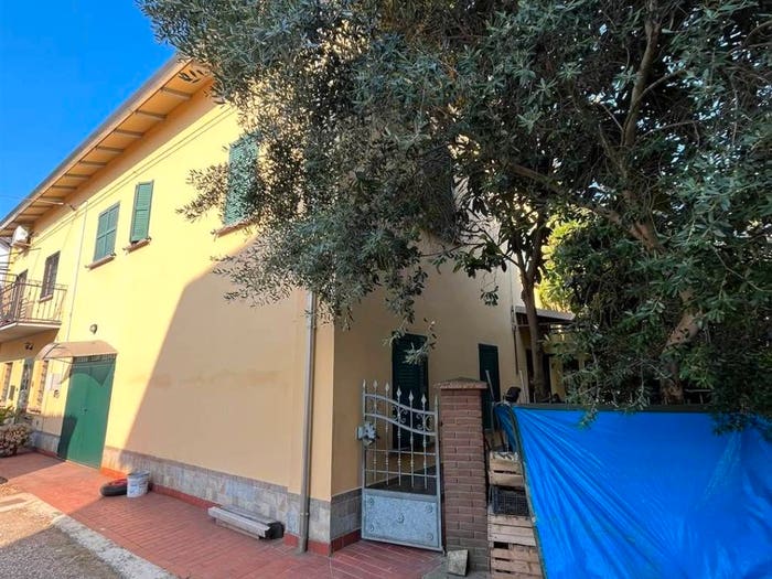 Casa con 6 locali in vendita in Rolo