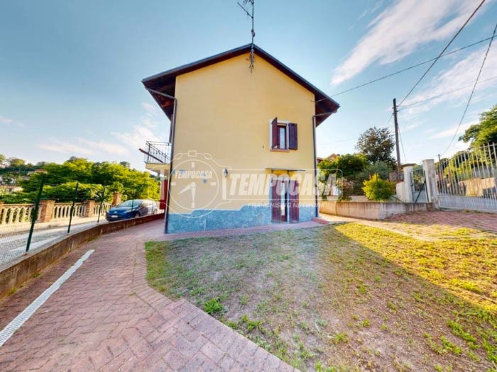 Casa quadrilocale in vendita in Strada Fontana Operti, Centro, Bra