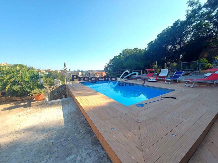 Casa con 8 locali in vendita in Pietra Ligure
