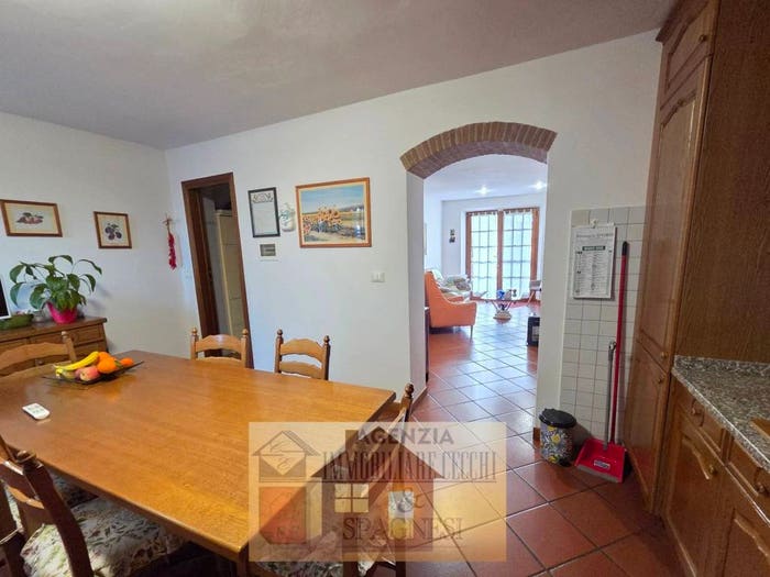 Appartamento trilocale in vendita in Via Etrus Ca, Carmignano
