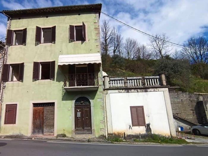 Casa con 6 locali in vendita in Via Sant'Andrea, Centro, Gallicano