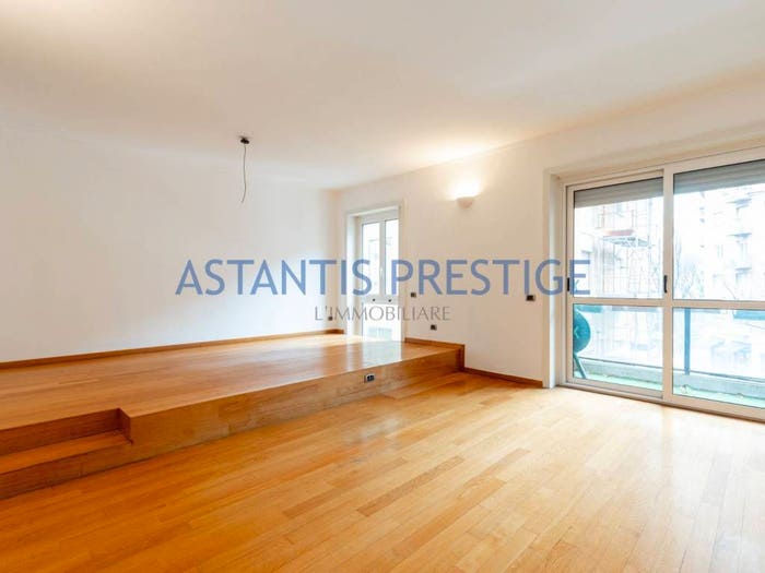 Appartamento quadrilocale in vendita in Via Francesco Ferrucci, Sempione, Milano
