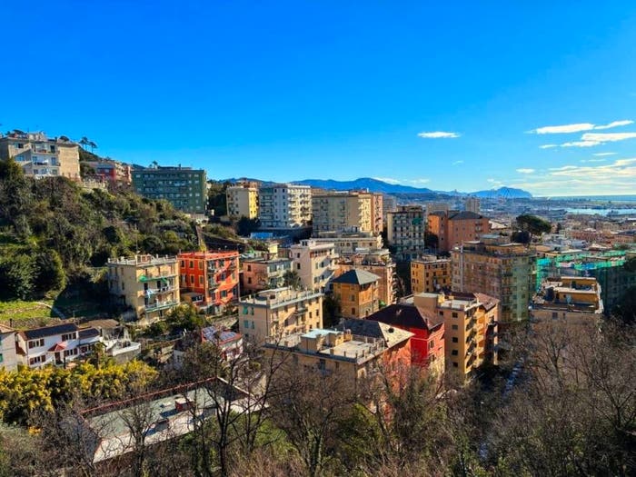 Appartamento con 6 locali in vendita in Piazzale dei Glicini, Pegli, Genova