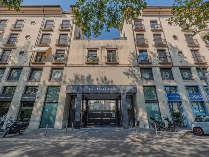 Appartamento trilocale in vendita in Viale Isonzo, Porta Romana Medaglie d'Oro, Milano