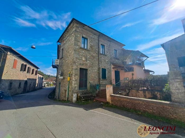 Casa con 6 locali in vendita in Via Ponte Provinciale, Centro, Filattiera