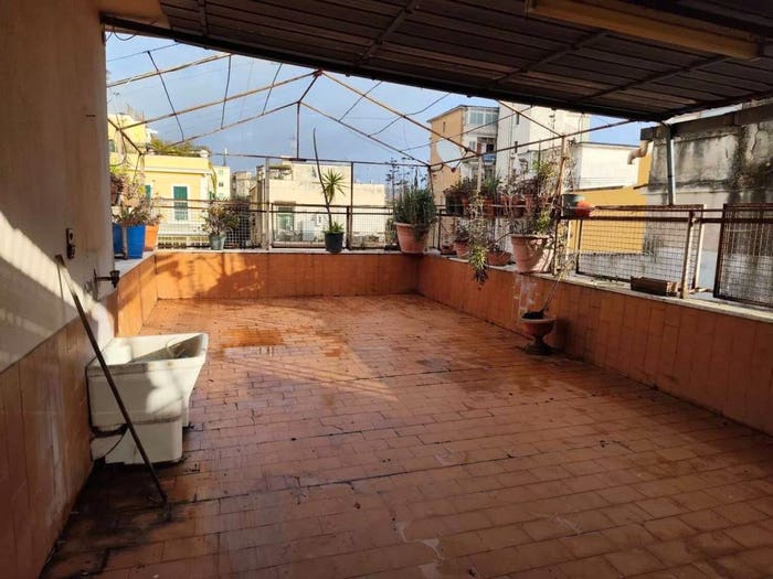 Casa con 6 locali in vendita in Via Plinio, Bagnoli, Napoli