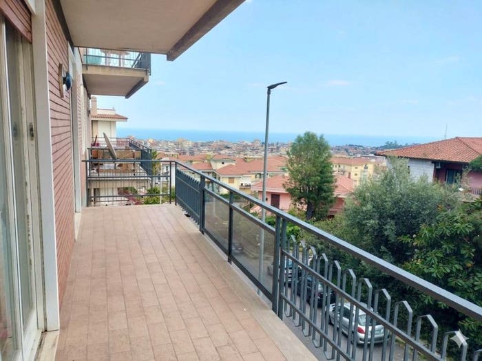 Appartamento con 5 locali in vendita in Via Fratelli Bandiera, Centro, Gravina di Catania