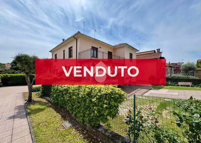 Appartamento trilocale in vendita in Via Fratelli Cairoli, Centro, Adro
