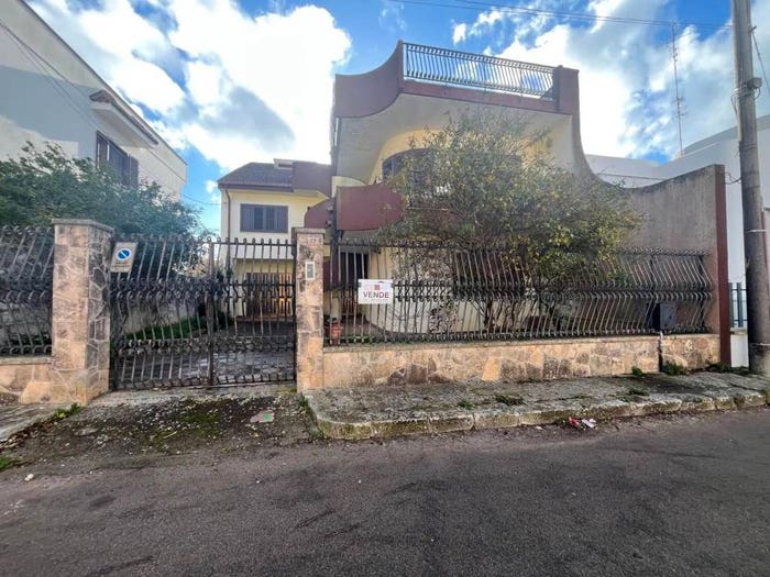 Casa con 6 locali in vendita in Via Trieste, Corigliano d'Otranto
