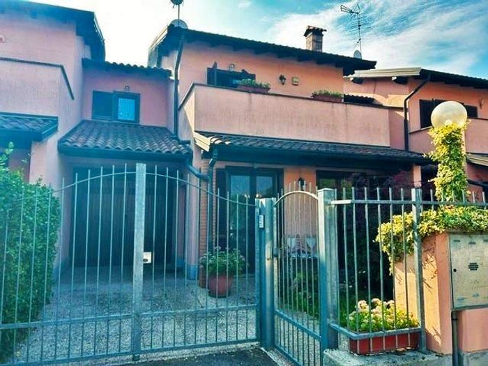 Casa quadrilocale in vendita in Via Goffredo Mameli, Giovenzano, Vellezzo Bellini