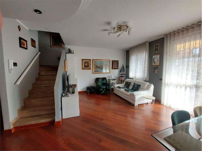 Casa con 6 locali in vendita in via Pergolersi, Centro, Settala