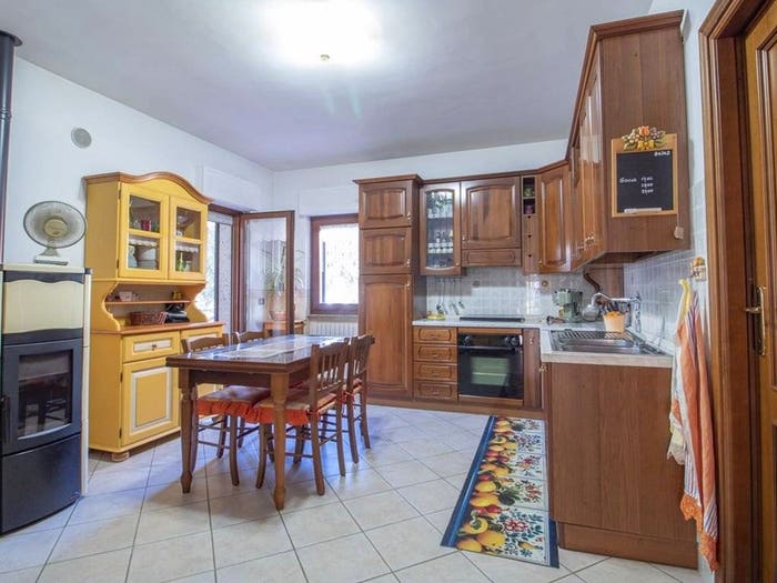 Appartamento quadrilocale in vendita in Via Giuseppe Mazzini, Antrodoco