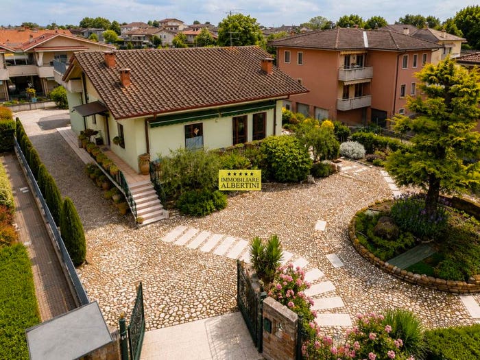 Casa quadrilocale in vendita in Via Piave, Centro, Povegliano Veronese