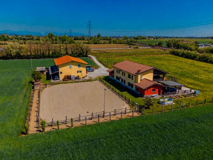 Casa con 6 locali in vendita in Via Francesca, Urago d'Oglio